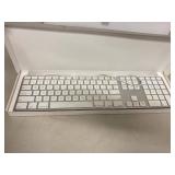 Apple iMac 20in White Desktop w/ A1243 Wired Keyboard Boxed