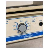 Cole-Parmer 51500 Lab Shaker Orbital Linear Platform Benchtop