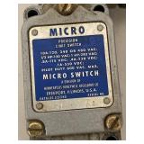 Vintage Micro Switch Honeywell Precision Switches Boxed Lot w/ 2 Loose