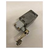 Vintage Micro Switch Honeywell Precision Switches Boxed Lot w/ 2 Loose