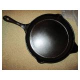 Chefmate cast itlron frying pan...