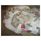 Table cloths, runners, place mats a...