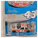 1:64 (4)Dicast Nascar