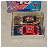 1:64 Mobil 1 and STP Petty-4 Cars