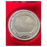 2004 MERRY CHRISTMAS ROUND 1 TROY OZ .999 FINE SILVER IN BOX