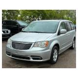 2012 CHRYSLER TOWN AND COUNTRY TOURING *149k Miles* (NO RESERVE)