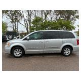 2012 CHRYSLER TOWN AND COUNTRY TOURING *149k Miles* (NO RESERVE)