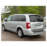 2012 CHRYSLER TOWN AND COUNTRY TOURING *149k Miles* (NO RESERVE)