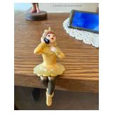 Mixed Decor Lot Jackie Kennedy Book Seiko Clock Goldy Gopher Figurine