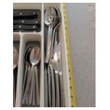 International 18/10 Stainless Flatware Set With Steak Knives