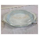 Pyrex 1.5 Quart Casserole Dish with Lid and Amber Bowl