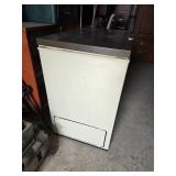 Gibson Model FH08M50XFA Chest Freezer