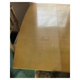 Vintage Dining Room Table with 4 Chairs - Smoke Free and it does show some wear and tear - see pictures