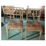 Vintage Dining Room Table with 4 Chairs - Smoke Free and it does show some wear and tear - see pictures