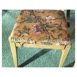 Vintage Dining Room Table with 4 Chairs - Smoke Free and it does show some wear and tear - see pictures