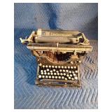 Vintage Underwood metal typewriter