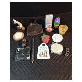 Small leather purse and decor