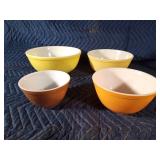 4 Colored Pyrex bowls