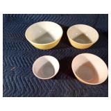 4 Colored Pyrex bowls