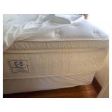 Queen size Sealy Posturepedic bed w...