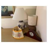 Wall mirror, table top lamps and cl...