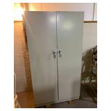 Metal cabinet, with keys; cabinet o...