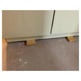Metal cabinet, with keys; cabinet o...