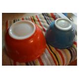 Pyrex bowls and other mugs, dishes...