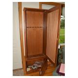 Gun cabinet, with key...