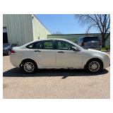 2010 FORD FOCUS SE (NO RESERVE)