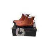 Retail value: $110 Bogs Amanda II Chelsea Boots Burnt Orange Women’s Size 9 Waterproof New in Box