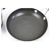 Mixed Lot: 5 Frying Pans, 1 Lid, 1 Pot