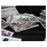 LG LOT OF COLLECTIBLE BASEBALL CARDS