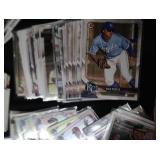 LG LOT OF COLLECTIBLE BASEBALL CARDS