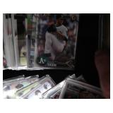 LG LOT OF COLLECTIBLE BASEBALL CARDS
