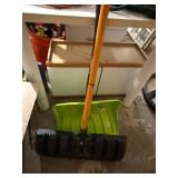 Snow Joe Snow Shovel & Snow Pusher 2 Pc Winter Tool Lot Good