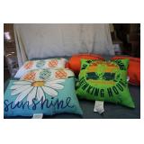 5 decorative pillows...