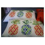 5 decorative pillows...