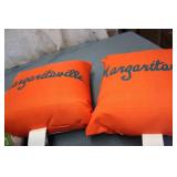 5 decorative pillows...