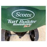 Scotts Turf Builder Edgeguard DLX Broadcast Spreader