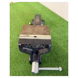 Wilton Dual Purpose Vise - Bench Mount or Remove for 2" Vehicle Receiver Hookup