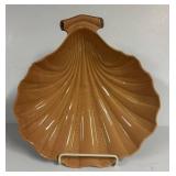 K6 - Vintage Roseville Capri Shell Bowl
