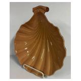 K6 - Vintage Roseville Capri Shell Bowl