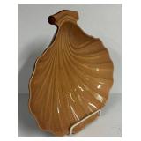 K6 - Vintage Roseville Capri Shell Bowl