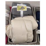 Lot of Room Essentials Bedding