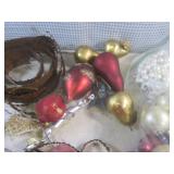 (BR3) Christmas Decor...