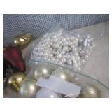 (BR3) Christmas Decor...