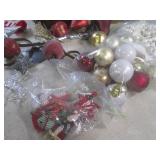 (BR3) Christmas Decor...
