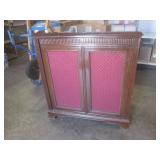 (FRNT) Vintage "The Magnavox" Cabin...