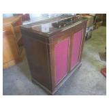 (FRNT) Vintage "The Magnavox" Cabin...